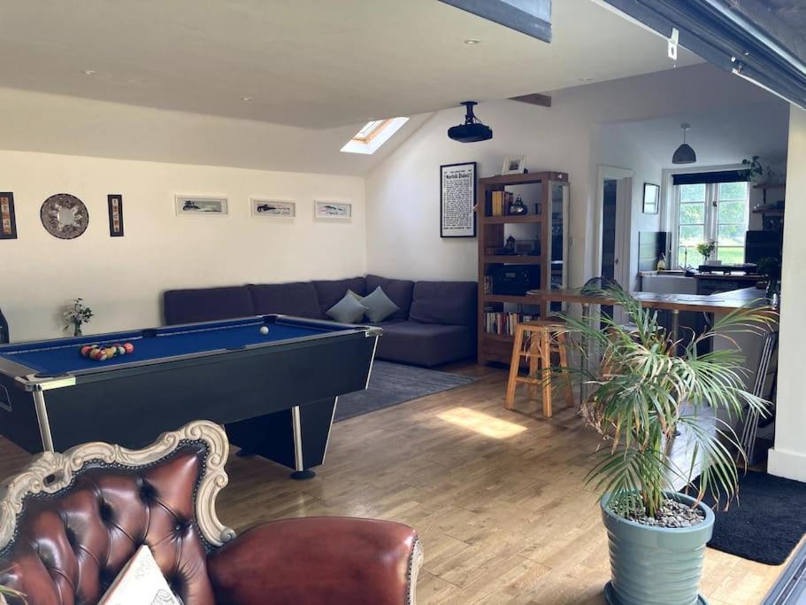 Vila Crossing Retreat - Pool Table, Projector, Barn Tunstead  Exteriér fotografie